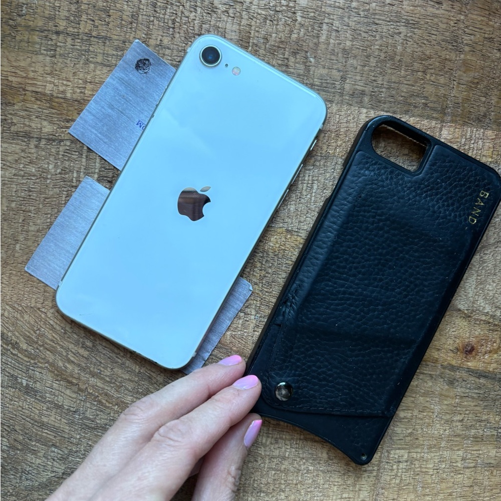 White Apple iPhone SE with Black bandolier Case 256GB 2 gen